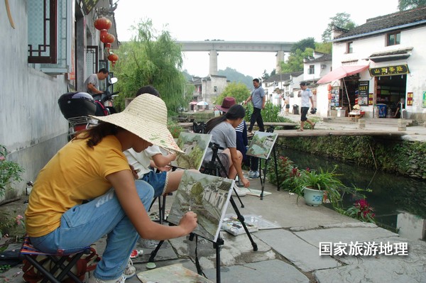 　　9月13日，座落在婺源縣秋口鎮(zhèn)李坑村“小橋、流水、人家”創(chuàng)作寫生基地的李坑章文灑店農(nóng)家樂(lè)。