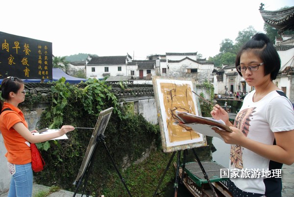 　　9月13日，座落在婺源縣秋口鎮(zhèn)李坑村“小橋、流水、人家”創(chuàng)作寫生基地的李坑章文灑店農(nóng)家樂(lè)。